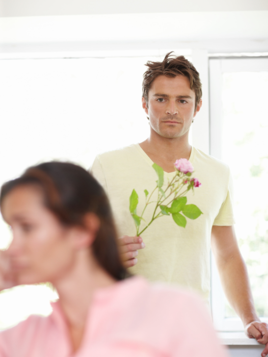 6 Clear Signs He Knows He Hurt You