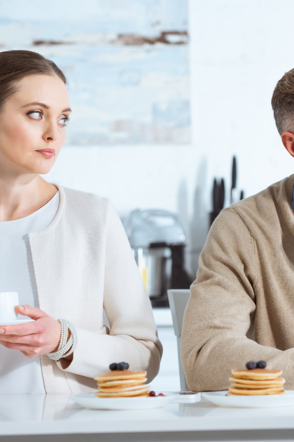 7 Signs Your Husband Loves You But Doesn't Like You