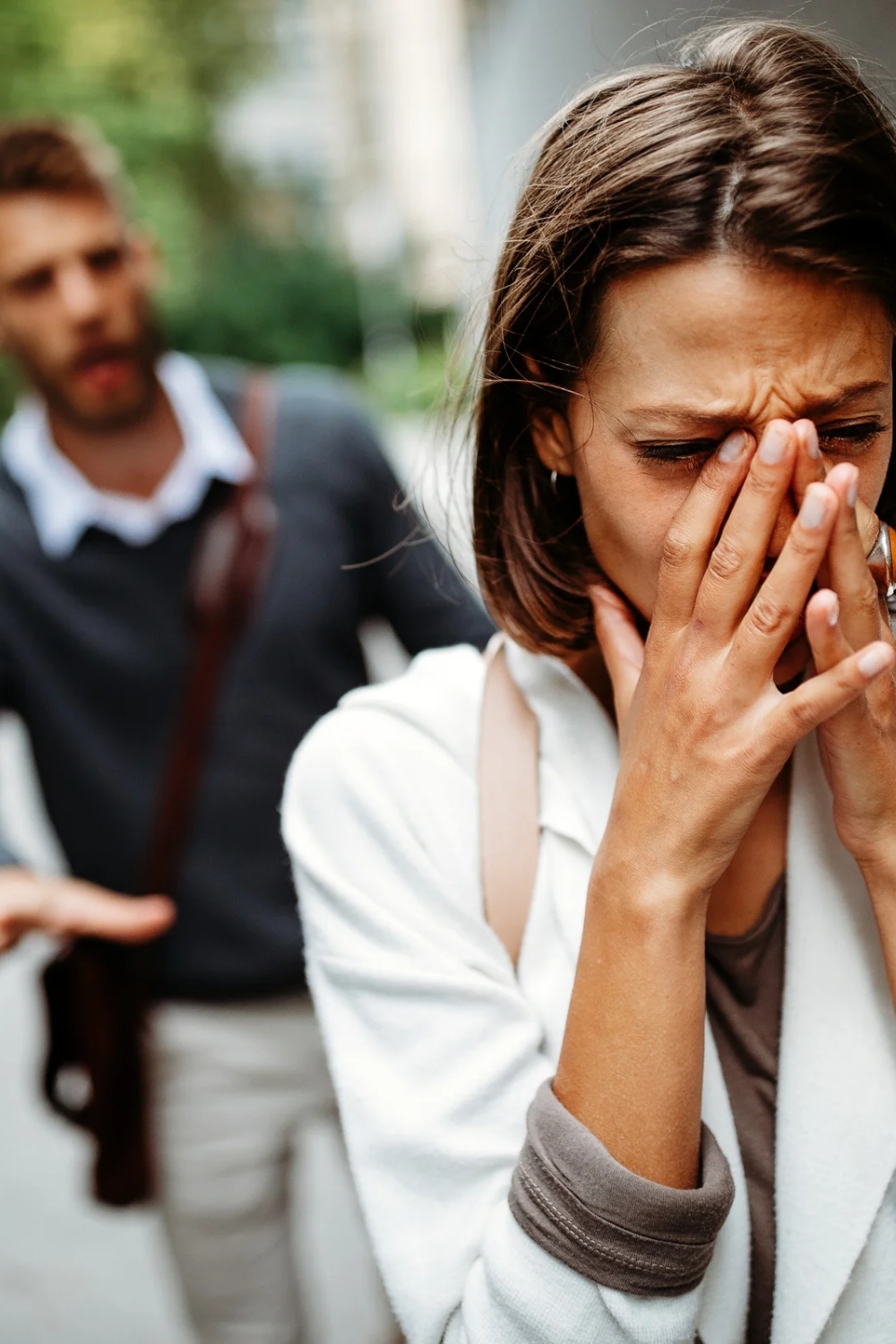 6 Signs a Woman Is Slowly Letting You Go