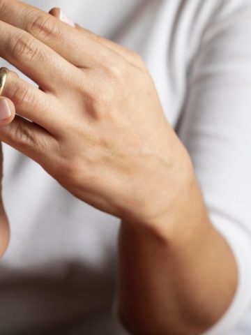 8 Things That Make A Woman Want To Walk Away From Her Marriage