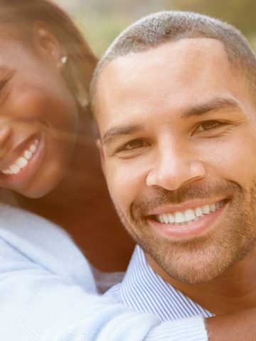 8 Cute Signs She’s Afraid Of Losing You