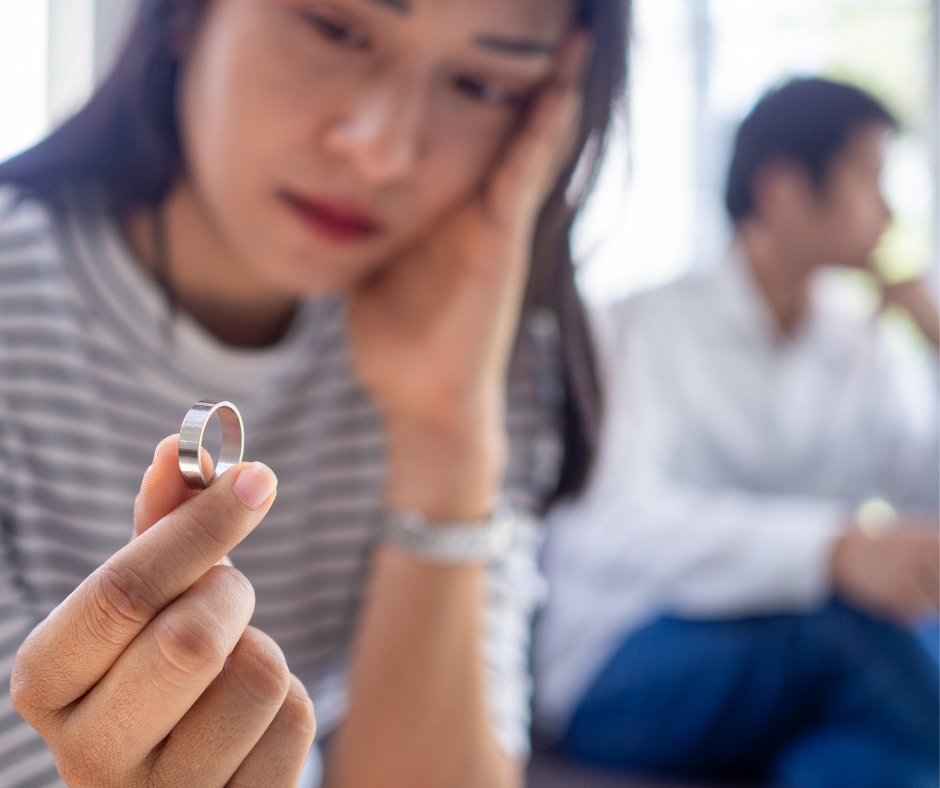signs your whole marriage was a lie