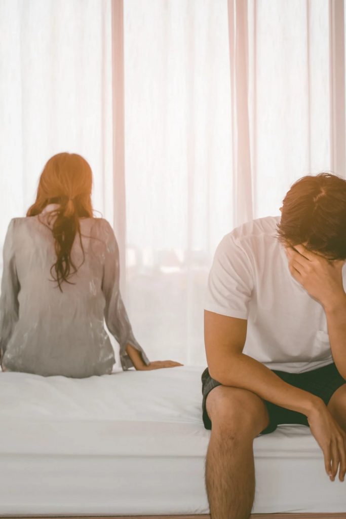 Signs Your Husband&rsquo;s Love for You Is Fading