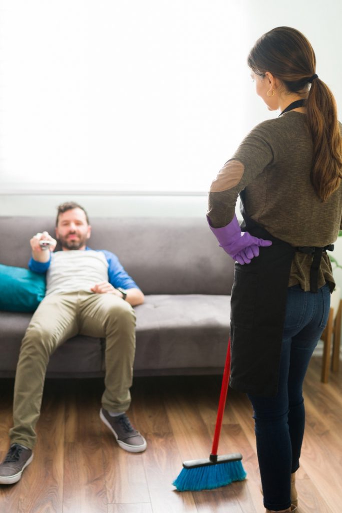 Signs Your Husband&rsquo;s Love for You Is Fading