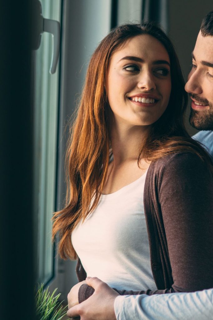 Men who can&rsquo;t stop thinking about their wives have wives who do these things