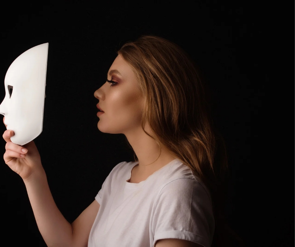 Ways to Spot a Love Con Artist Before It’s Too Late