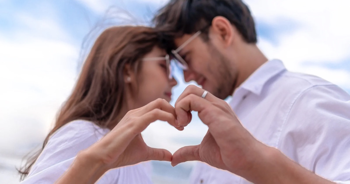 Behaviors That Instantly Make Men Fall Deeper for You