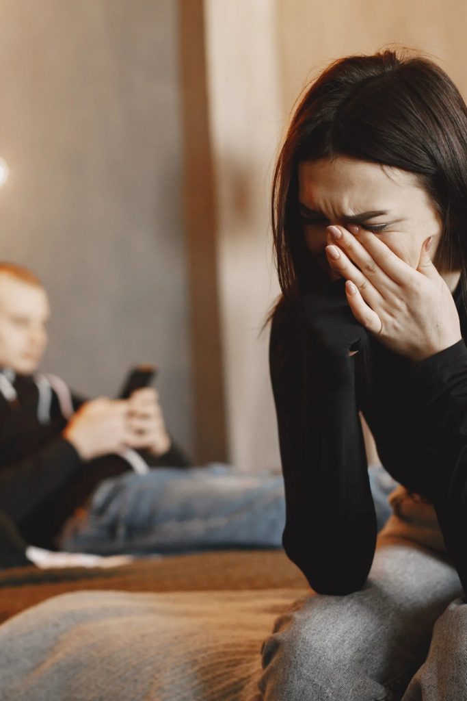 When A Man Stops Loving His Wife, These 8 Things Happen