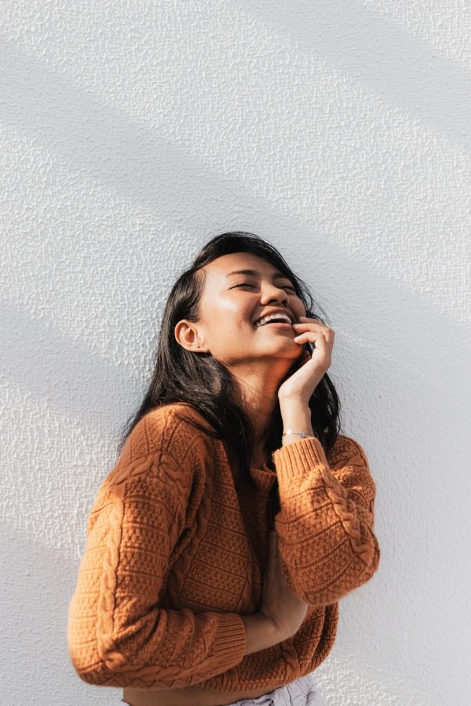 Qualities That Make a Woman Stand Out in a Crowd
