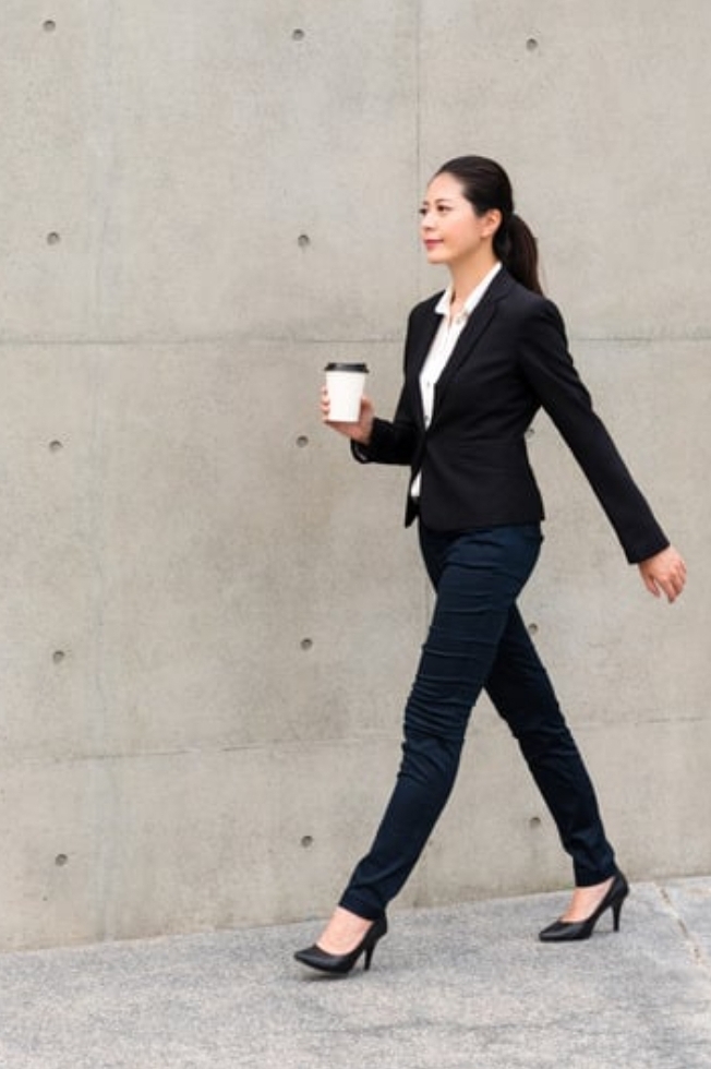 Qualities That Make a Woman Stand Out in a Crowd