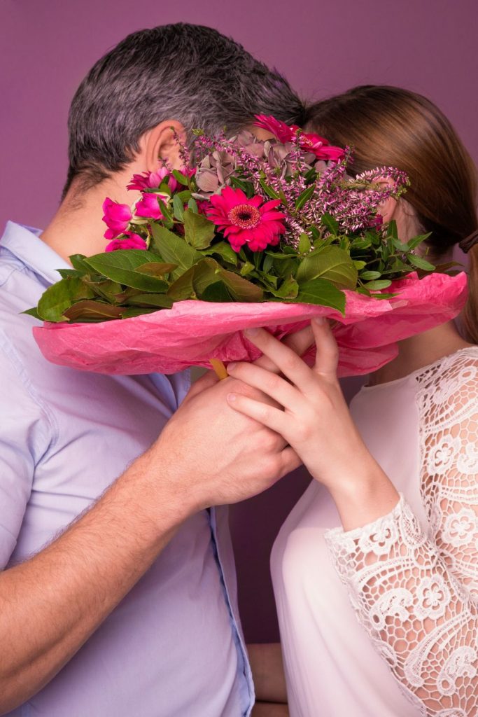 Signs He Is Pretending To Love You