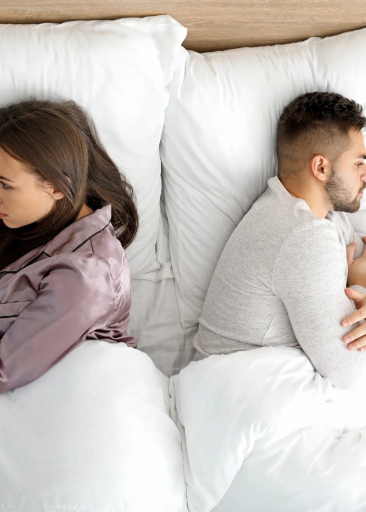 Signs You&rsquo;re Forcing a Relationship That&rsquo;s Already Dead

