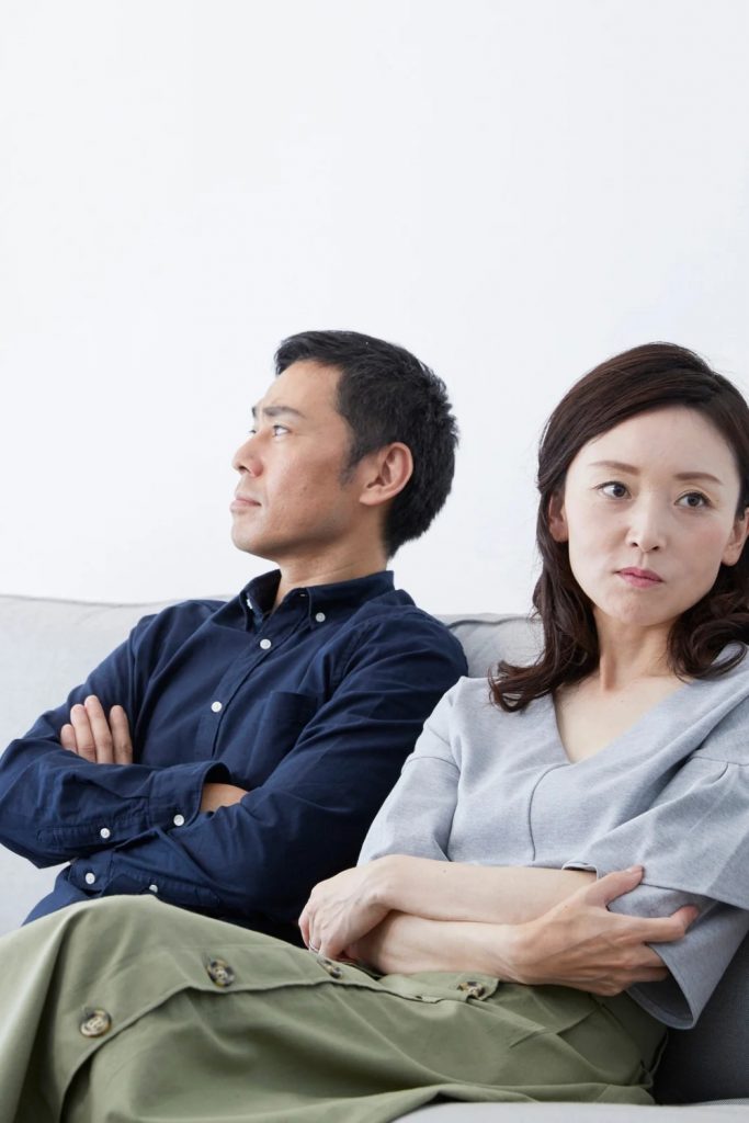 Signs You&rsquo;re Forcing a Relationship That&rsquo;s Already Dead