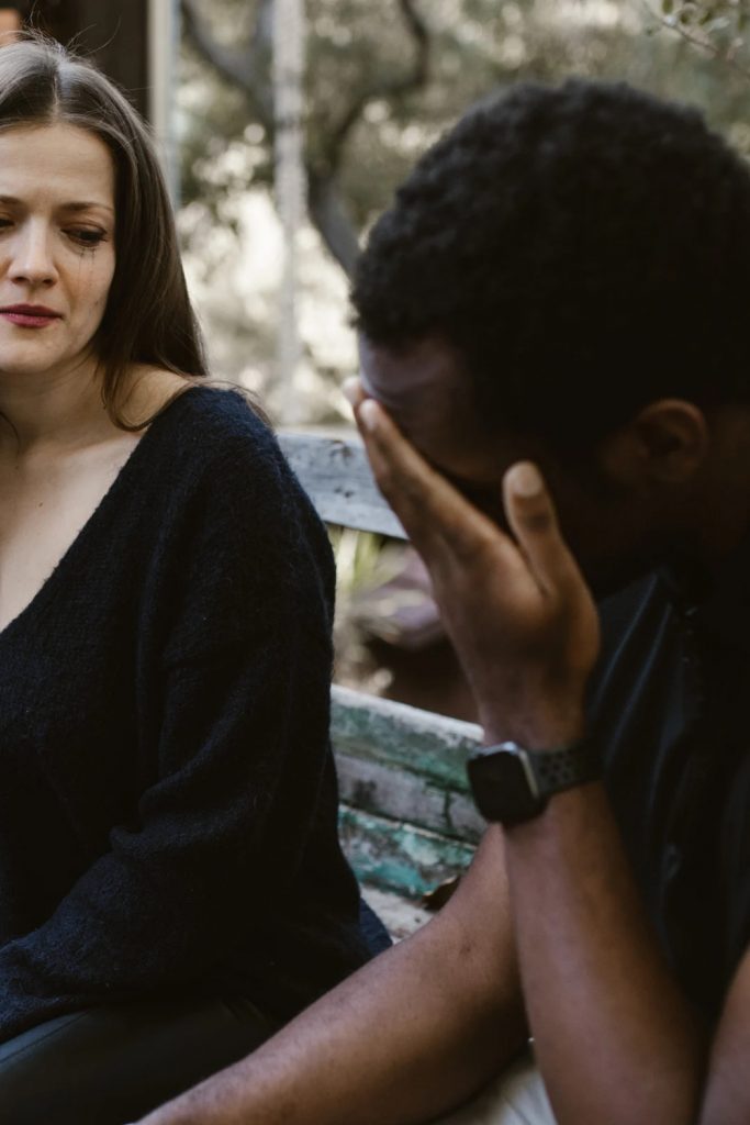 Signs You&rsquo;re Forcing a Relationship That&rsquo;s Already Dead