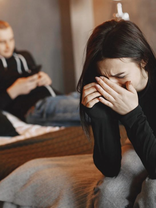 7 Signs Your Husband Enjoys Making You Insecure