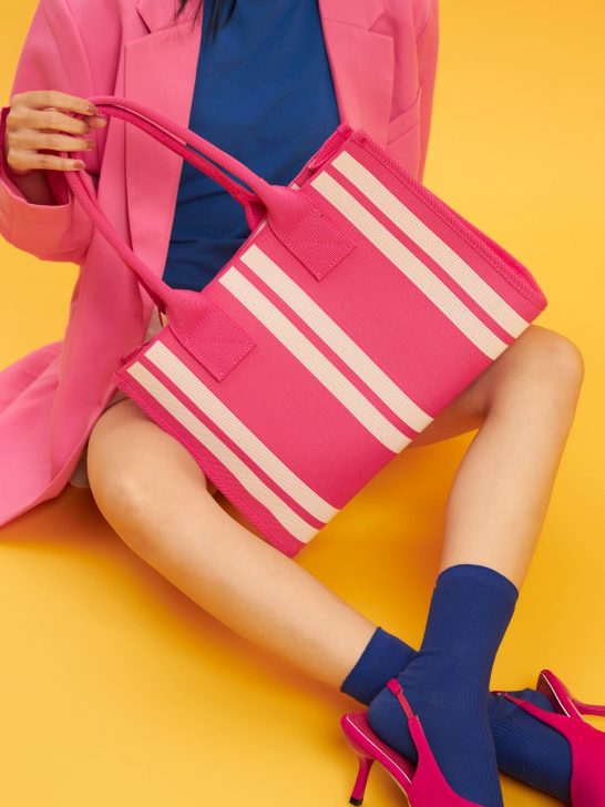 9 Things Chic Women Always Keep in Their Bags: Things That Separate the Stylish from the Struggling